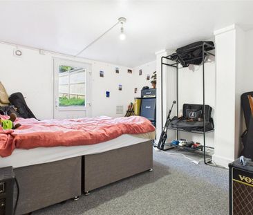 4 bedroom semi-detached house to rent - Photo 2