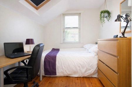 6 Bed Semi-Detached House, Midland Avenue, NG7 - Photo 2