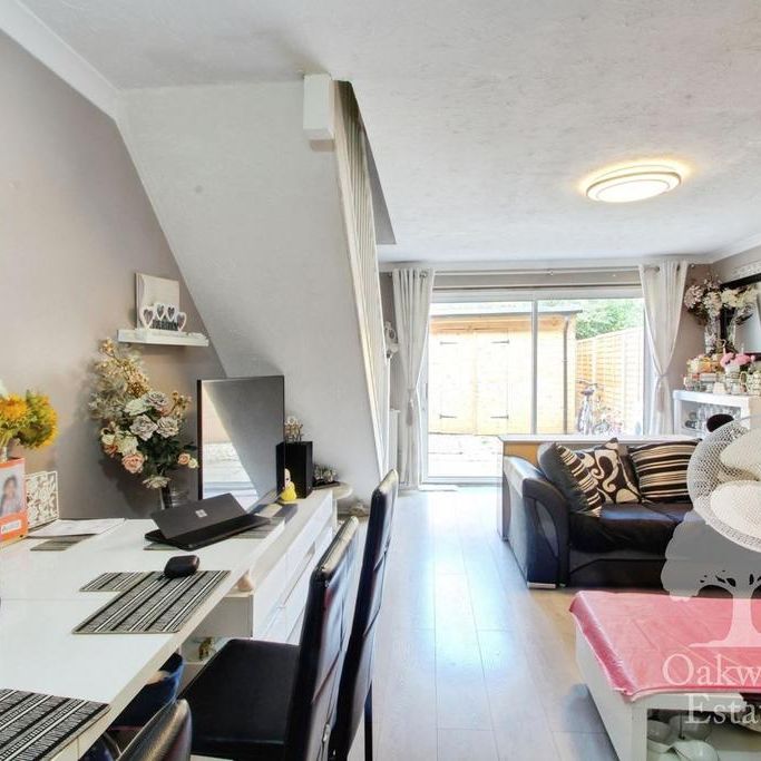3 bedroom end of terrace house to rent - Photo 1