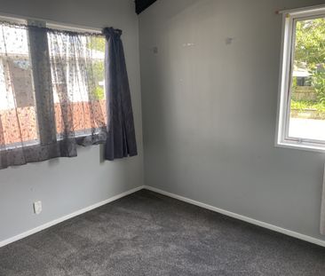 Lovely home in Totara Park - Photo 4