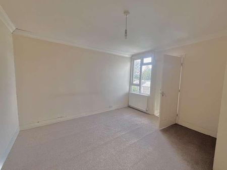 Queens Road, Farnborough, GU14 - Photo 4