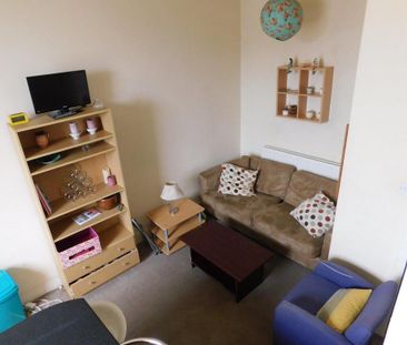 3 bedroom flat to rent - Photo 1