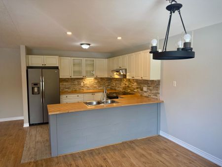 For Lease - 23 Robert Street, Wasaga Beach, Ontario - Photo 3