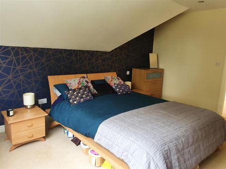 4 bedroom detached house to rent - Photo 4
