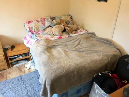 4 bedroom semi-detached house to rent - Photo 4