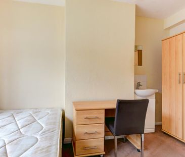 6 bedroom house to rent - Photo 3