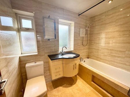 3 bedroom semi-detached house to rent - Photo 5