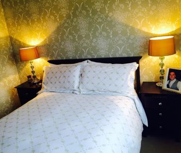 1 bedroom Flat To Let - Photo 2