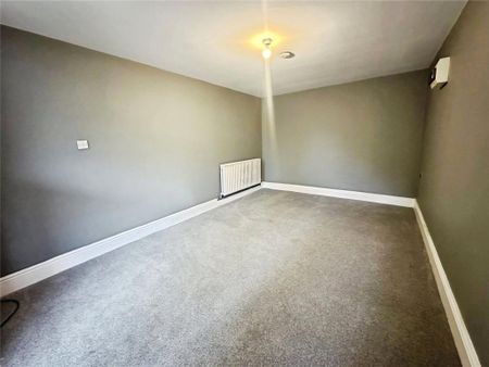 5 bedroom semi-detached house to rent - Photo 4