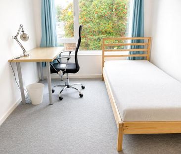 4 bedroom terraced house to rent - Photo 4