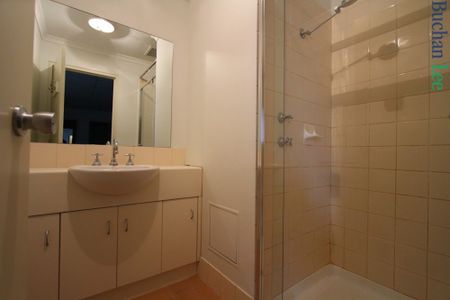 4-bedroom shared unit / apartment, Apt North Terrace - Photo 5