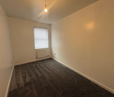 2 bedroom ground floor flat to rent - Photo 2