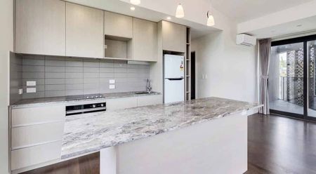 Boutique Top Floor Apartment - City Fringe Location! - Photo 5