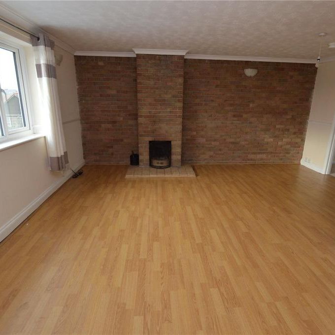 3 bedroom flat to rent - Photo 1