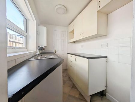 2 bedroom terraced house to rent - Photo 3