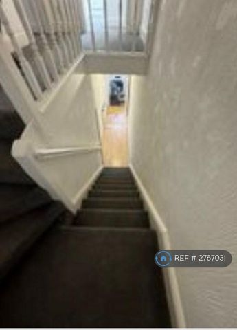 4 bedroom terraced house to rent - Photo 5