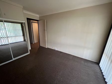 Large three bedroom home in the heart of Ingleburn - Photo 5