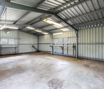 Renovated family home with workshop - Photo 6