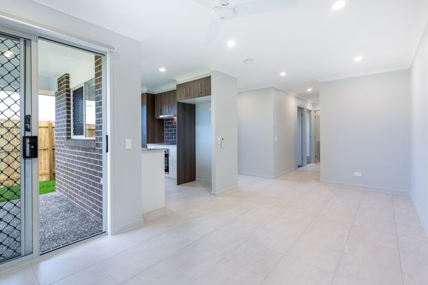 2/12 Pelham Street, Logan Reserve QLD 4133 - House For Rent | Domain - Photo 1