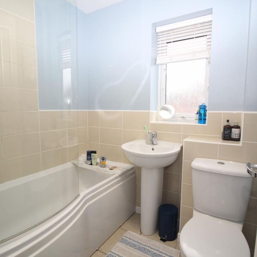 White Swan Close, Killingworth, Newcastle Upon Tyne - Photo 1