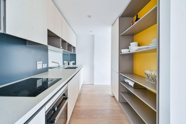 4 bedroom flat to rent - Photo 1