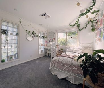 The perfect family home with huge yard and pool - Photo 6