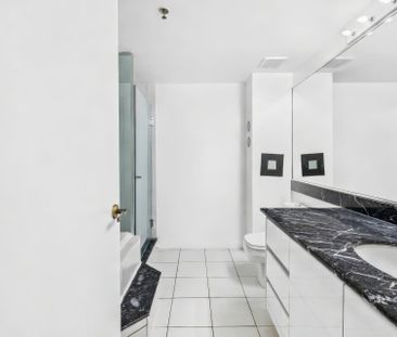 Apartment for rent, Montréal (Ville-Marie) - Photo 2