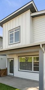 Central Kelowna, great location 3 bed, 2.5 Bath - Photo 4