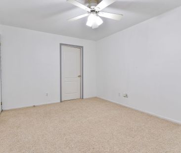 For Lease - 270 Brittany Drive Unit# 406, Manor Park - Cardinal Gle... - Photo 5