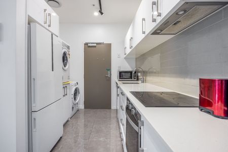 Modern Apartment - Photo 2