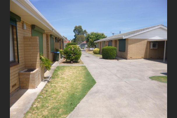 Two bedroom unit in quiet location - Photo 1