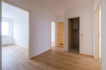 *JETZT 6 MONATE MIETREDUZIERT WOHNEN* 3-Zimmer Wohnung mit toller Aussicht - Photo 2