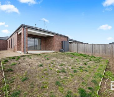 FOUR BEDROOM FAMILY LIVING IN PRIME WINTER VALLEY LOCATION - Photo 1