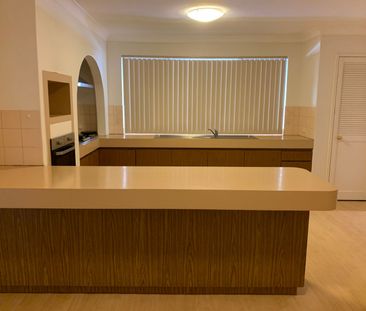 LARGE HOME IN HANDY LOCATION. - Photo 5