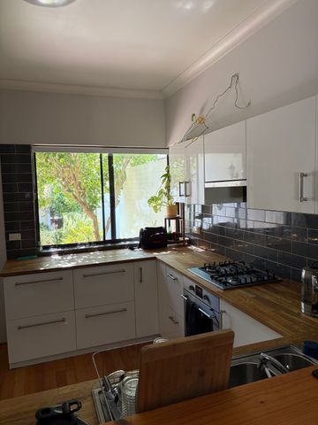 South Perth - Photo 4