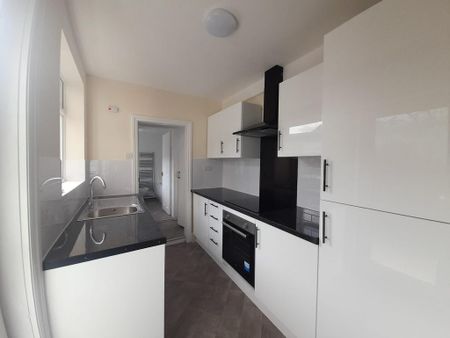 3 bedroom terraced house to rent - Photo 3
