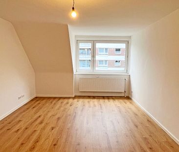 Modernisierte 2-Zimmer-Dachgeschoss-Wohnung in Hamburg-Jenfeld / Nähe EKZ - Foto 1