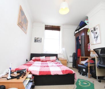 3 bedroom flat to rent - Photo 3