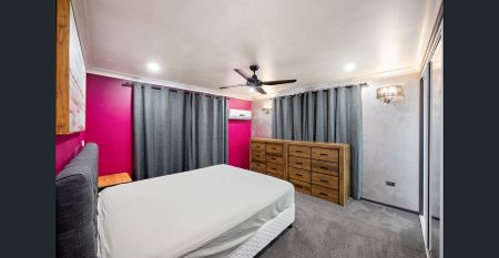 Spacious 5BR Family Oasis Where Modern Comfort Meets Contemporary Living - Perfectly positioned in a quiet cul-de-sac - Photo 4