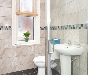 20 Burchett Grove, Woodhouse, Leeds, LS6 2JA - Photo 1