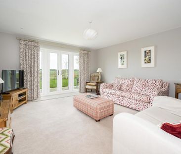 3 bedroom detached bungalow to rent - Photo 1