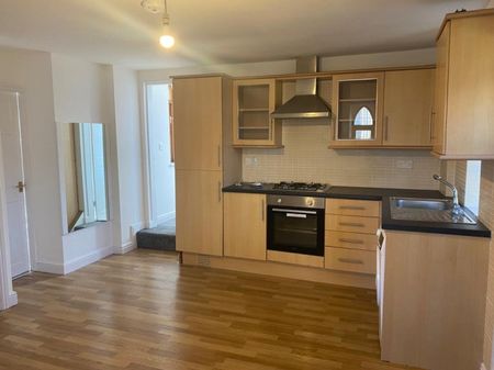 2 bed Apartment - To Let - Photo 4