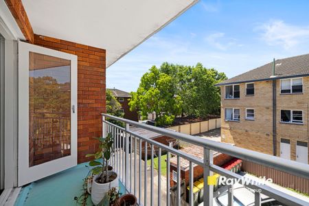 Convenient Living in a Quiet Cul-de-Sac Location - Photo 3