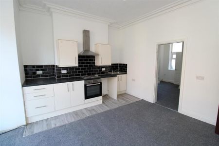 1 bedroom ground floor flat to rent - Photo 3