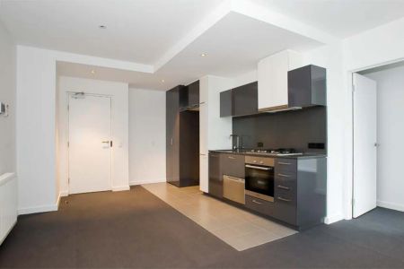 Modern one bedroom apartment! BREAK LEASE up May or 12 months lease. - Photo 3