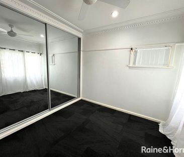 CHARMING THREE BEDROOM HOME IN MACQUARIE FIELDS! CLOSE TO STATION! - Photo 3