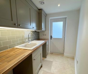 3 bedroom terraced house to rent - Photo 2