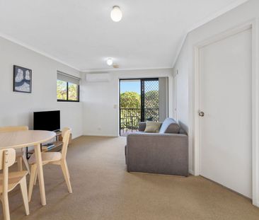 Inner-City Comfort in Leafy Kangaroo Point - Photo 6