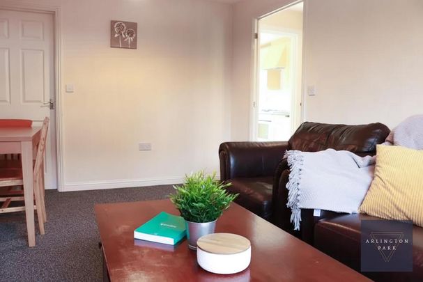 4 bedroom private hall to rent - Photo 1