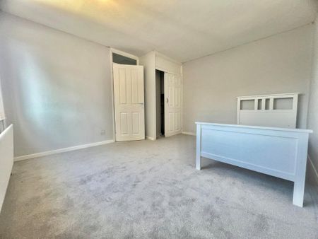 2 bedroom end of terrace house to rent - Photo 4
